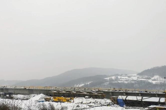 Zima nie zatrzymuje drogowców. Już w lutym nowy most połączy dwa brzegi Dunajca