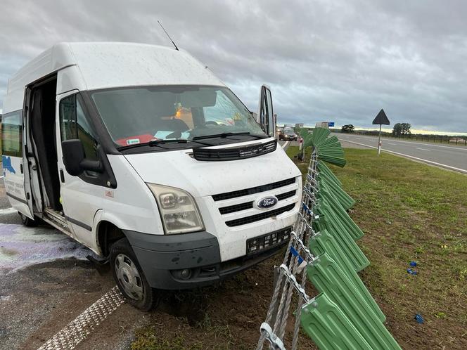 Wypadek na A1 pomiędzy Nowymi Marzami i Grudziądzem! Dostawczak wbił się w barierki