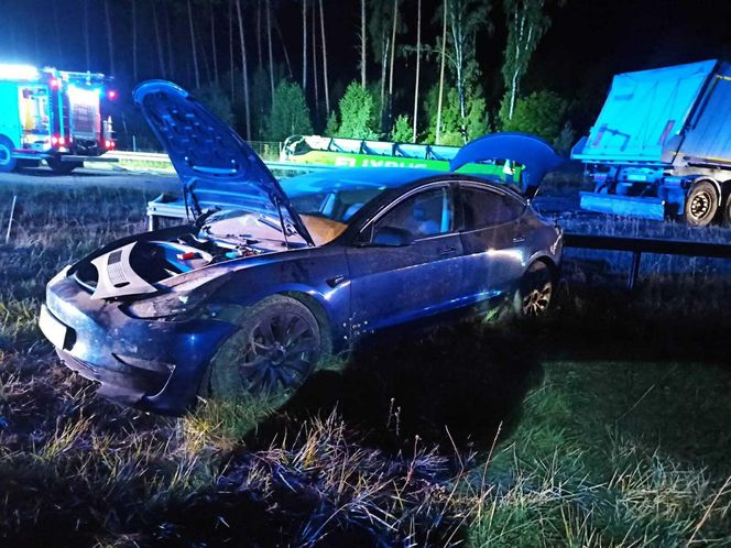 Dramat na S7. Autobus zderzył się z samochodem ciężarowym. Dziecko wśród poszkodowanych