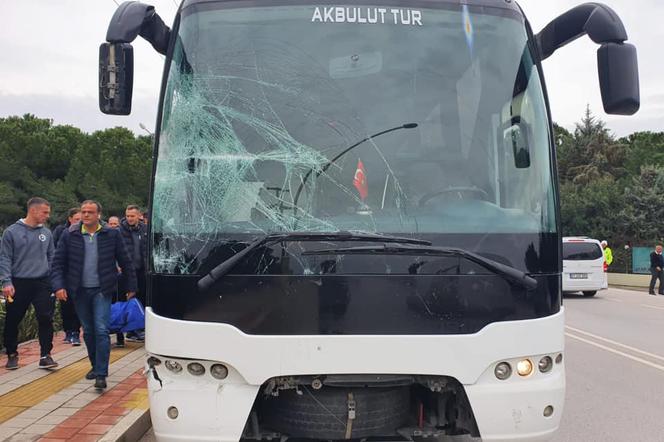 Wypadek autokaru polskiego klubu. Piłkarze jechali na mecz [ZDJĘCIA]