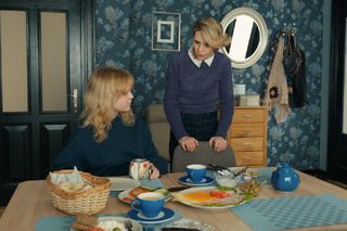 Barwy szczęścia, odcinek 3190. Emilka (Jessica Frankiewicz), Malwina (Joanna Gleń)