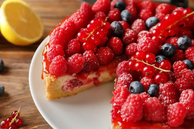 Szybkie ciasto z owocami, idealne na dzień ojca. Łatwy przepis, który zrobisz raz-dwa