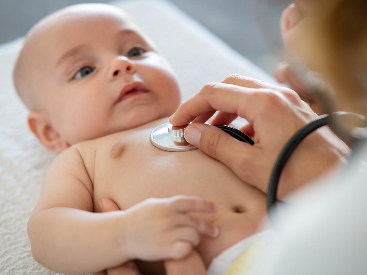 Chore niemowlę: czy zawsze trzeba iść do lekarza?