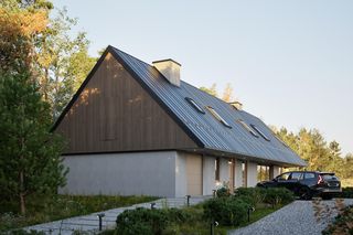 Dom JES pod Kampinosem projektu Klangor Studio