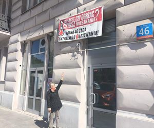 „Marzę, żeby się ogrzać przed śmiercią”. Mieszkańcy kamienicy w centrum Warszawy żyją bez centralnego ogrzewania