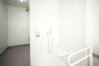 W Łodzi stanęła mobilna łaźnia dla bezdomnych