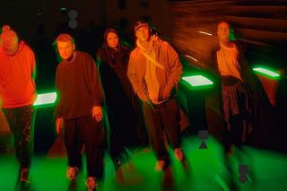 Warszawa zaprasza do świata bez kompromisów – świata, w którym sztuka łączy się z ideą inkluzywności,