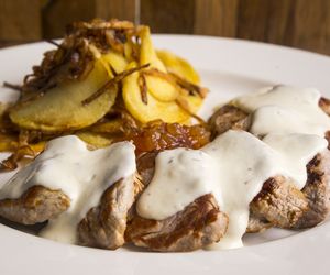 Schab z sosem chrzanowym: delikatniejsza wersja schabu