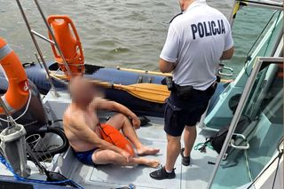 61-latek płynął środkiem szlaku żeglownego na jeziorze Jeziorak