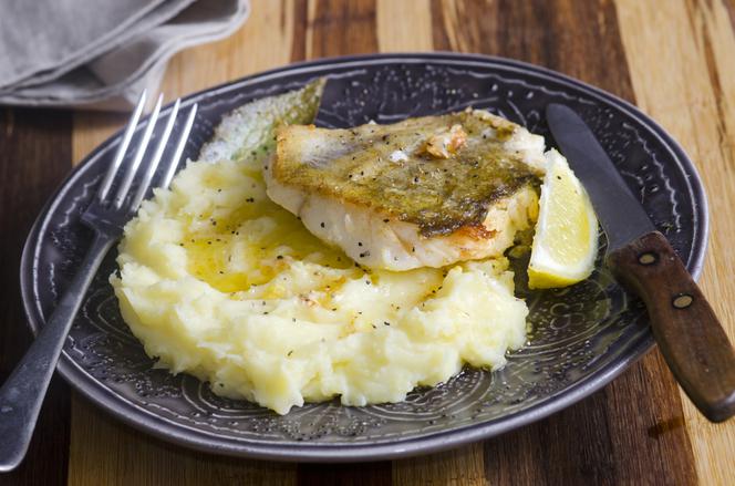 Mintaj pieczony w folii - łatwy przepis na pyszną pieczoną rybę