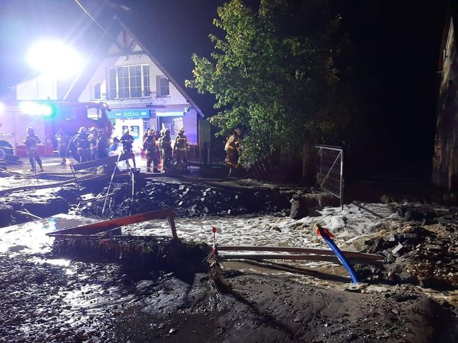 Burza w Pilchowicach. Woda zalała centrum wsi