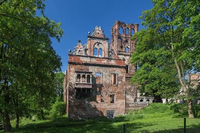 Ruiny pałacu w Tworkowie