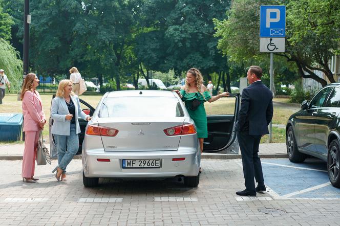 Przyjaciółki 18, odcinek 208: Nowy szef Zuzy obrazi jej przyjaciółki! Niebywały finał spotkania z prostakiem Konradem - ZWIASTUN