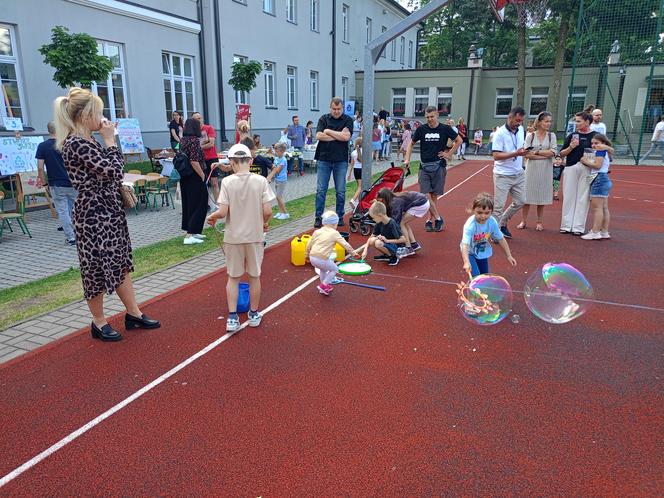 Nowa ławka Gaudiego została uroczyście odsłonięta podczas Pikniku Rodzinnego 2024 w siedleckiej "Jedynce"