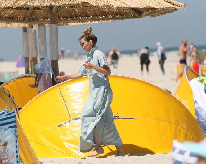 Agnieszka Dygant na plaży w Juracie