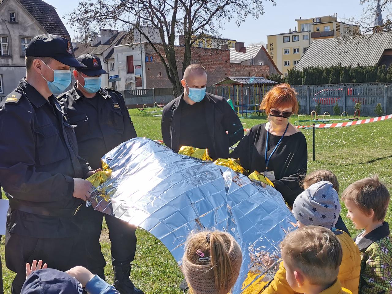 Jak działa koc termiczny? To już wiedzą przedszkolaki ze Złocieńca [WIDEO]