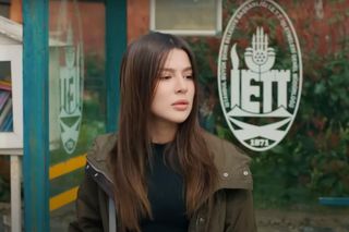 Melis naprowadzi porywacza na trop Zeynep. Dojdzie do tragicznego wypadku i dziewczyna zostanie pojmana.