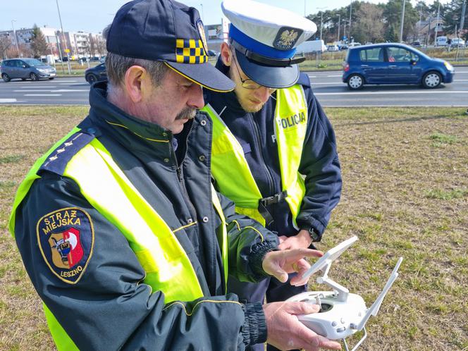 Dron nad ulicami Leszna. Kolejne kontrole kierowców 
