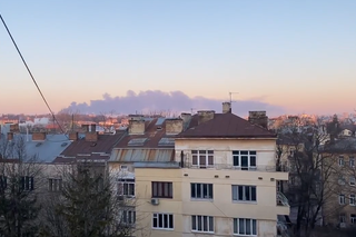 SERIA EKSPLOZJI we Lwowie. Nad miastem unoszą się kłęby dymu [ZDJĘCIA, WIDEO]