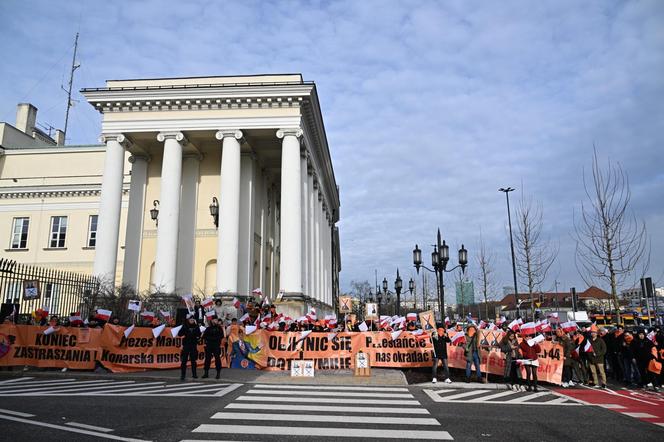 Protest kupców z Marywilskiej przed ratuszem