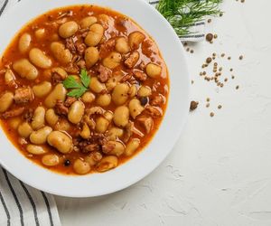 Fasolka po bretońsku gotowa w dwa razy krótszym czasie. Pikantny twist zmienia wszystko