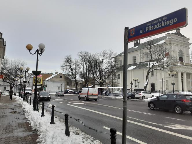 Jak wyglądała ulica Piłsudskiego w Siedlcach i okolica dawnej bramy-dzwonnicy pod koniec stycznia 2021?