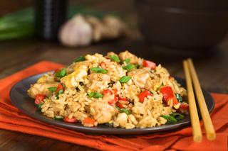 Smażony ryż z kurczakiem - jak zrobić? 