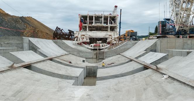 Karpatka nabiera kształtów. Zobaczcie, jak przebiega montaż TBM pod Babicą