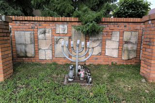 Stary Cmentarz Żydowski w Osiecznej – milczący świadek historii