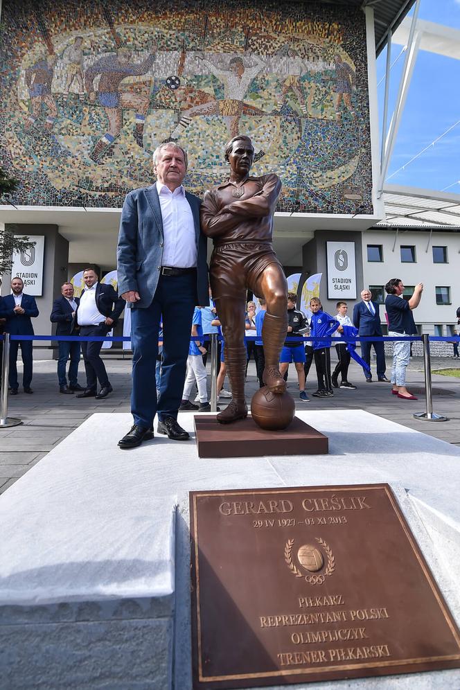 Gerard Cieślik, legenda Ruchu Chorzów ma swój pomnik. Pod Stadionem Śląskim