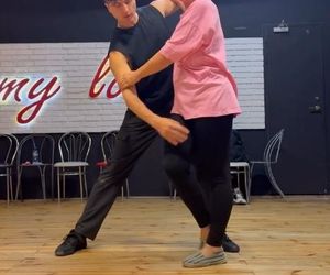 Bursztynowicz trenuje taniec kochanków