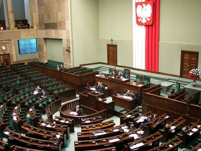 Czy afera Zondacrypto przetasuje sejmowe szeregi? Odpowiedź Polaków zaskakuje