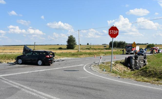 Poważny dzwon i zabity pieszy. Dwa koszmarne wypadki drogowe na Podkarpaciu