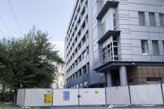 Był jednym z pierwszych biurowców w warszawskim Mordorze. Właśnie znika z powierzchni ziemi 