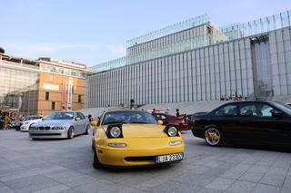 Wystawa aut przed Centrum Spotkania Kultur w Lublinie. Miłośników motoryzacji nie brakowało. Zobacz zdjęcia! 