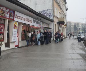 Tłusty Czwartek w Olsztynie. Długie kolejki do cukierni. Jakie pączki olsztynianie wybierają najczęściej?