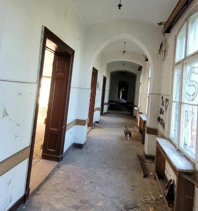 Opuszczony pałac w Mokrzeszowie