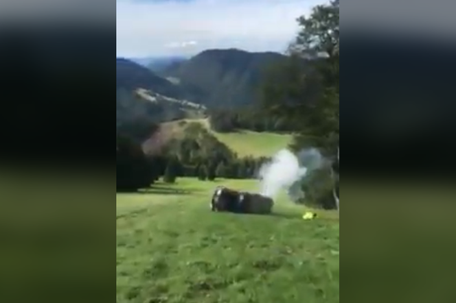 Dramatyczny wypadek w górach. Ratownicy jechali na pomoc, ich auto zaczęło spadać [WIDEO]