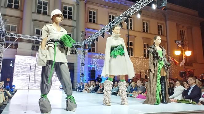 RADOM FASHION SHOW