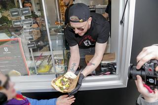 Filip Chajzer otworzył budke z kebabem