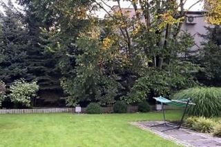 Tak mieszka Borys Budka z żoną i córką. Ma piękny ogród