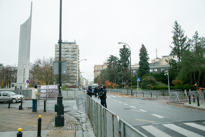 Dojazd pod sam budynek jest niemożliwy