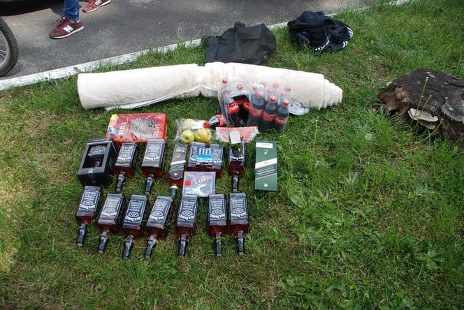 Miłośnicy drinków w rękach policji. Kradli tylko dwie rzeczy