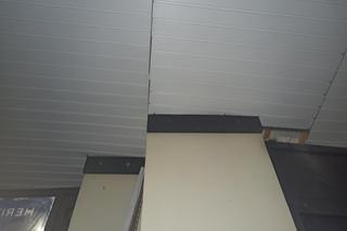 Niszczenie zabytkowych podcieni na placu Zbawiciela