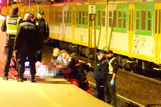 Młody mężczyzna wpadł między peron a pociąg w Warszawie. Został zmiażdżony