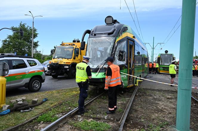 Dwa tramwaje zderzyły się 8 bm. na ul. Hetmańskiej w Poznaniu. Poszkodowanych zostało 15 osób. Jedna jest w stanie ciężkim