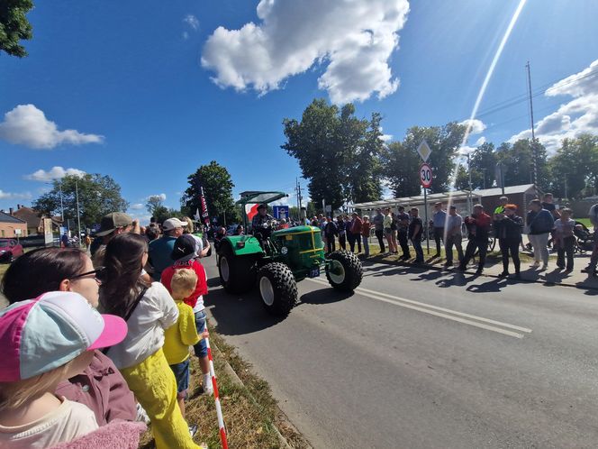 XXIII Międzynarodowy Festiwal Starych Ciągników i Maszyn Rolniczych im. Jerzego Samelczaka. Zdjęcia z parady i terenu festiwalu