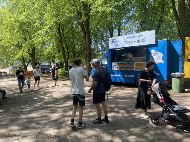 Festiwal Samków Food Trucków w Olsztynie 2024. Nad Ukielem można zjeść dania z całego świata [ZDJĘCIA]