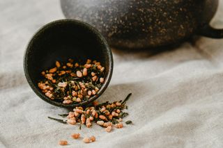 Ryż, gryka, mleko – te składniki Azjaci dodają do herbat. Dlaczego warto brać z nich przykład? 