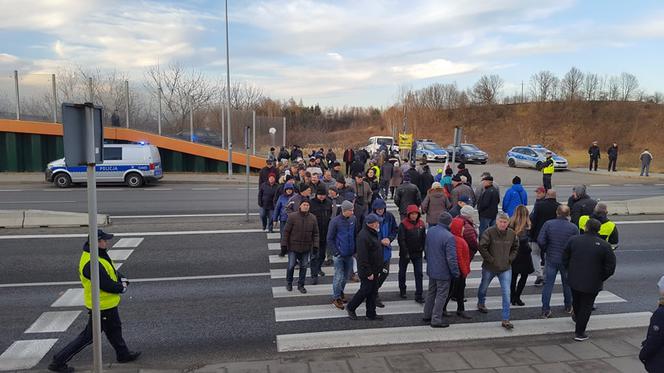 "Czy my jesteśmy gorszymi ludźmi?" Protesty mieszkańców gminy Wierzchosławice